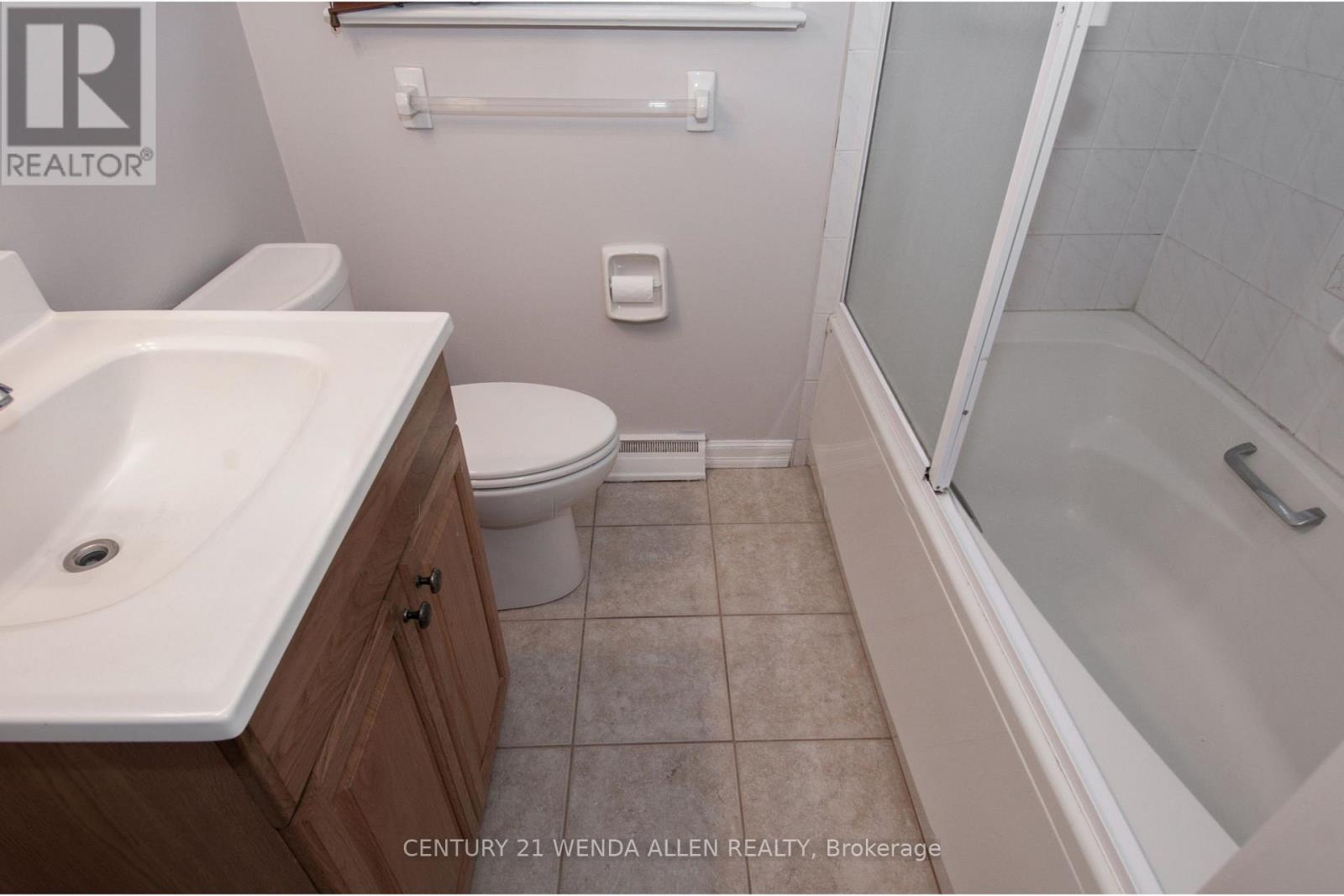 607 MARY STREET W - 11