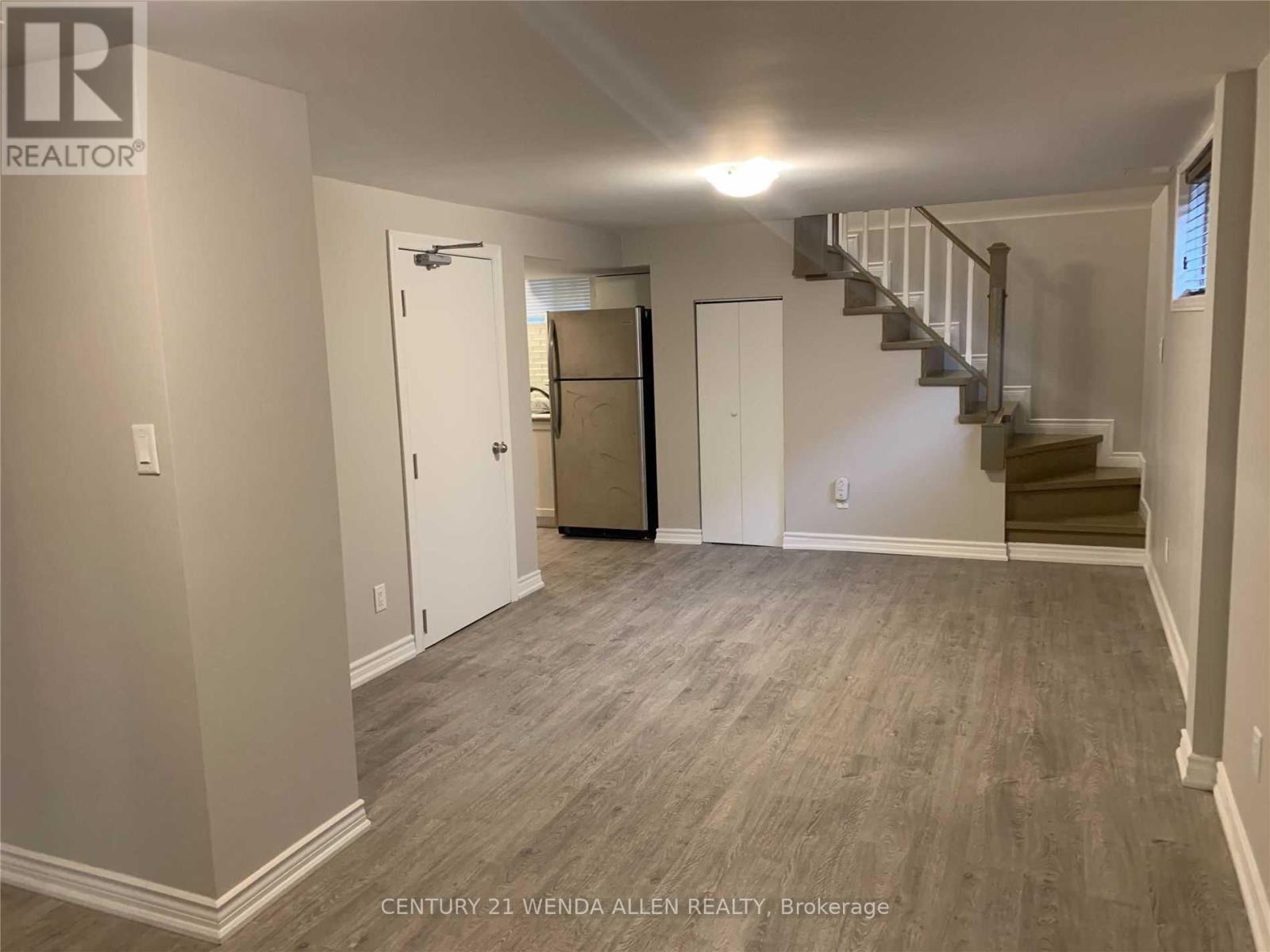607 MARY STREET W - 14
