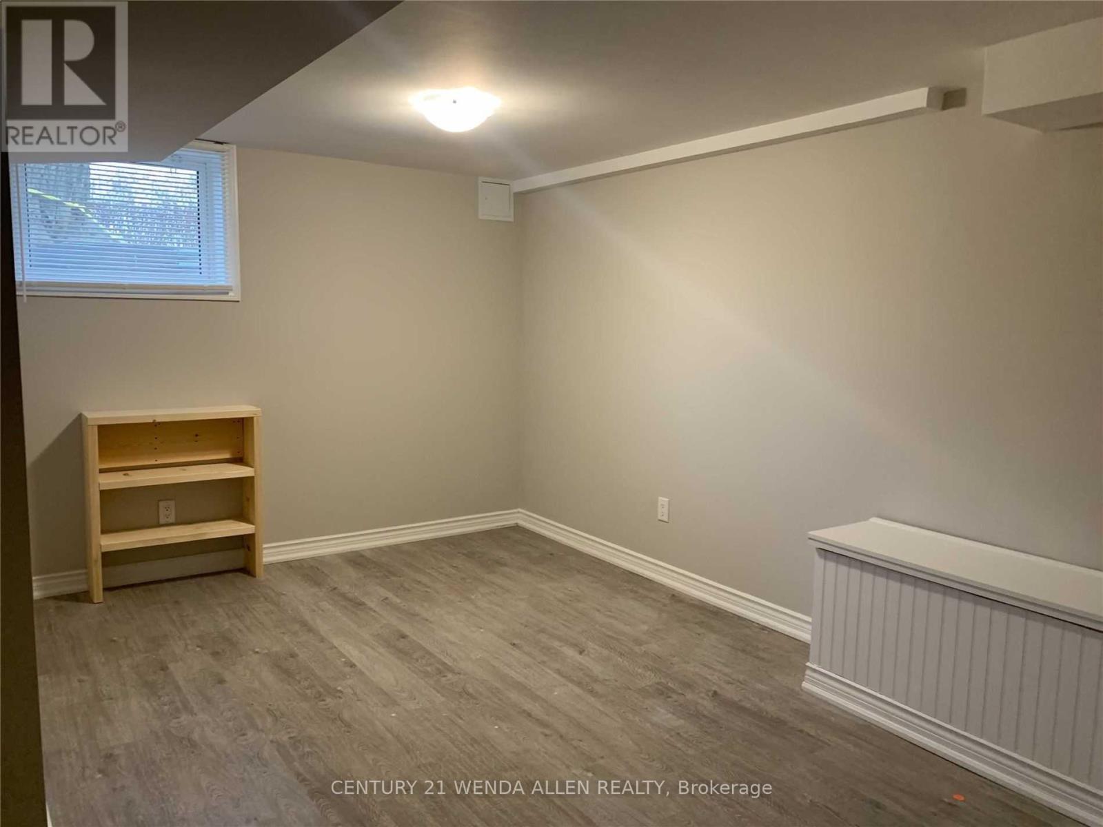 607 MARY STREET W - 17