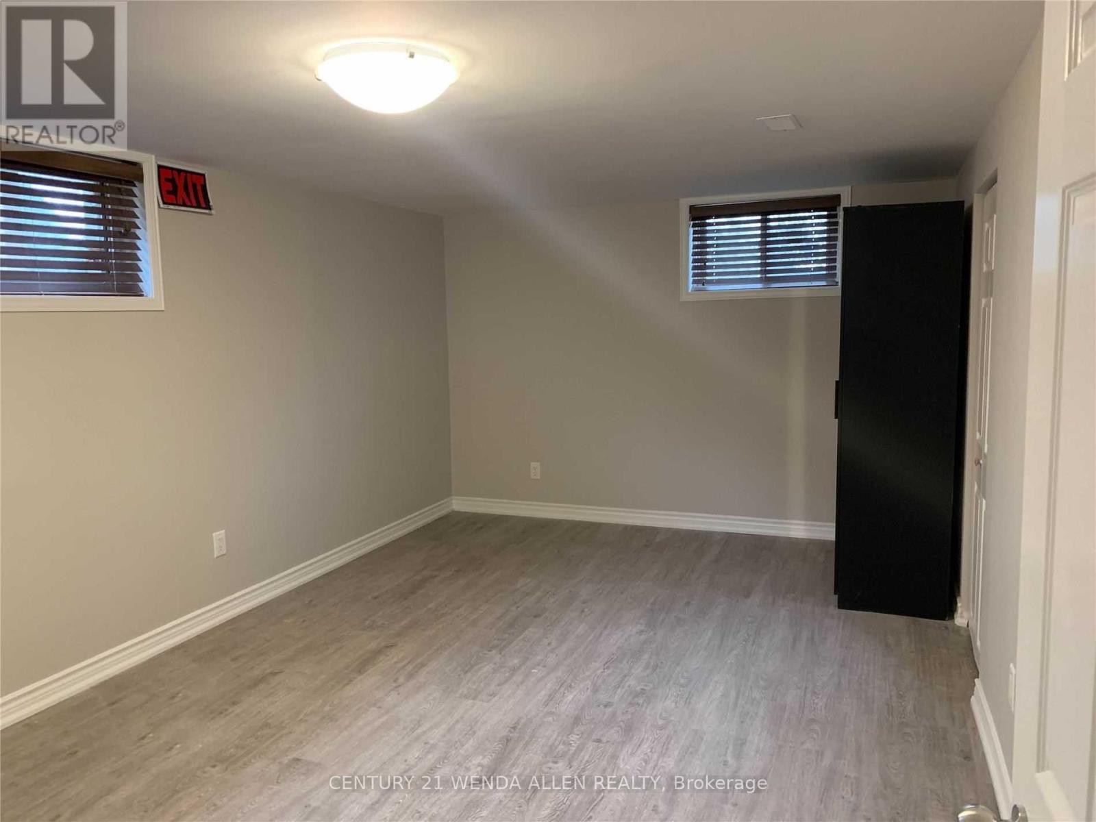 607 MARY STREET W - 18