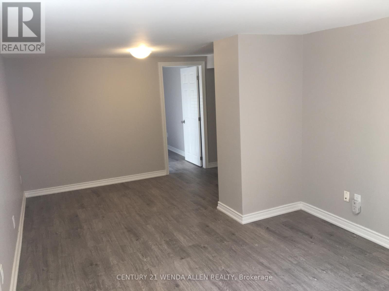 607 MARY STREET W - 19