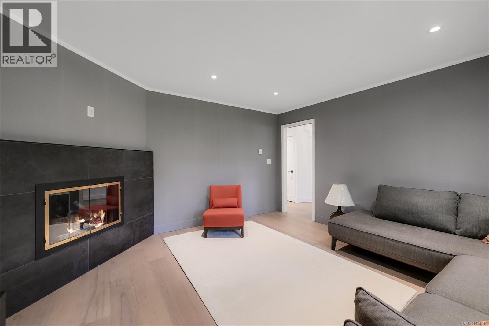 2861 Tudor Ave, Saanich