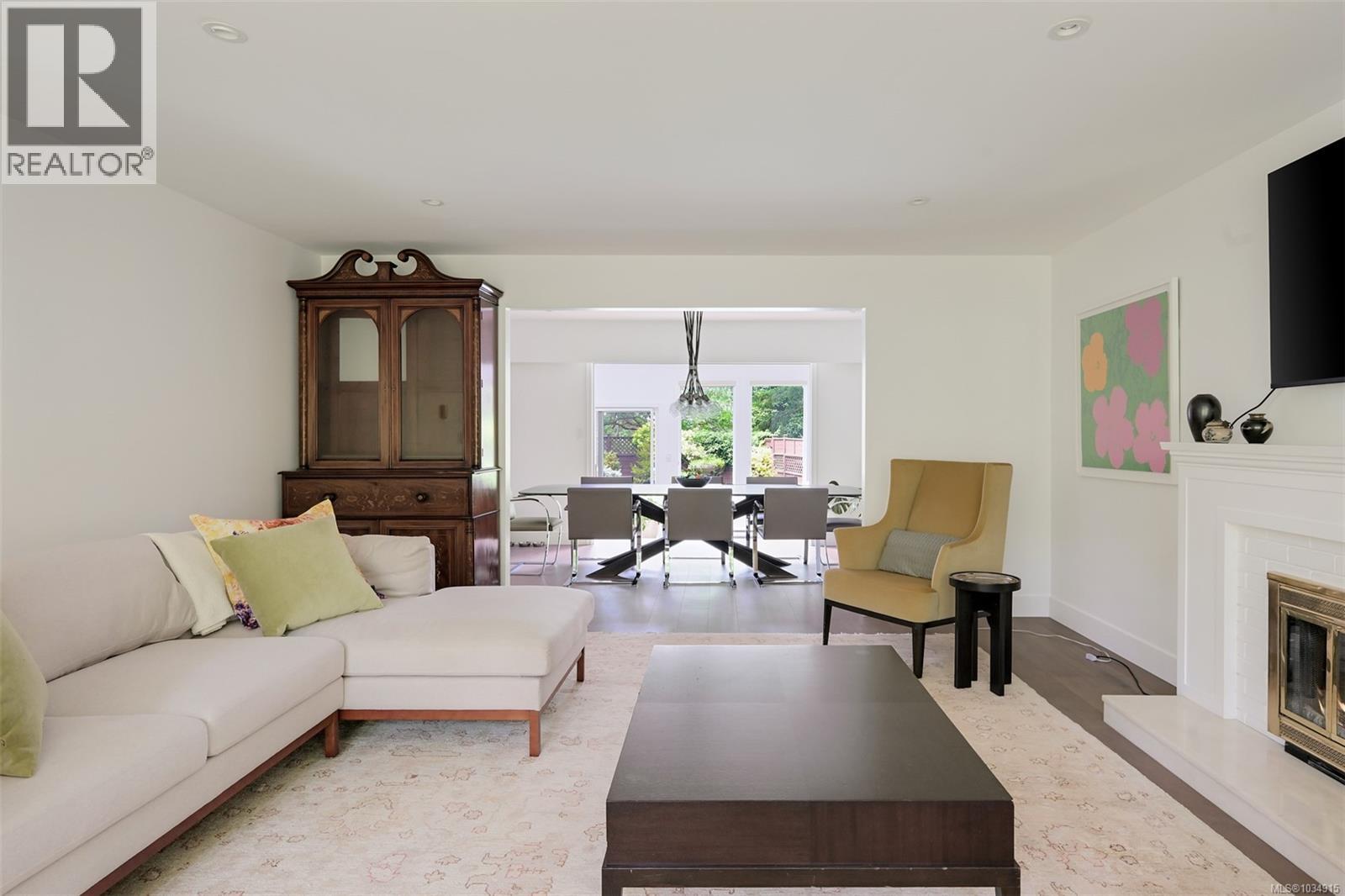 2861 Tudor Ave, Saanich