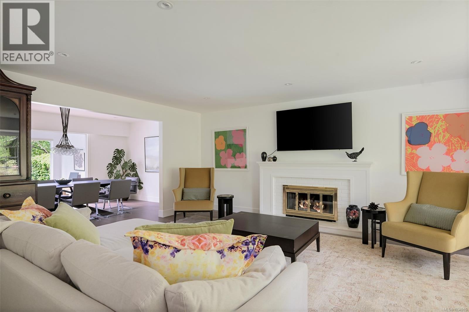 2861 Tudor Ave, Saanich
