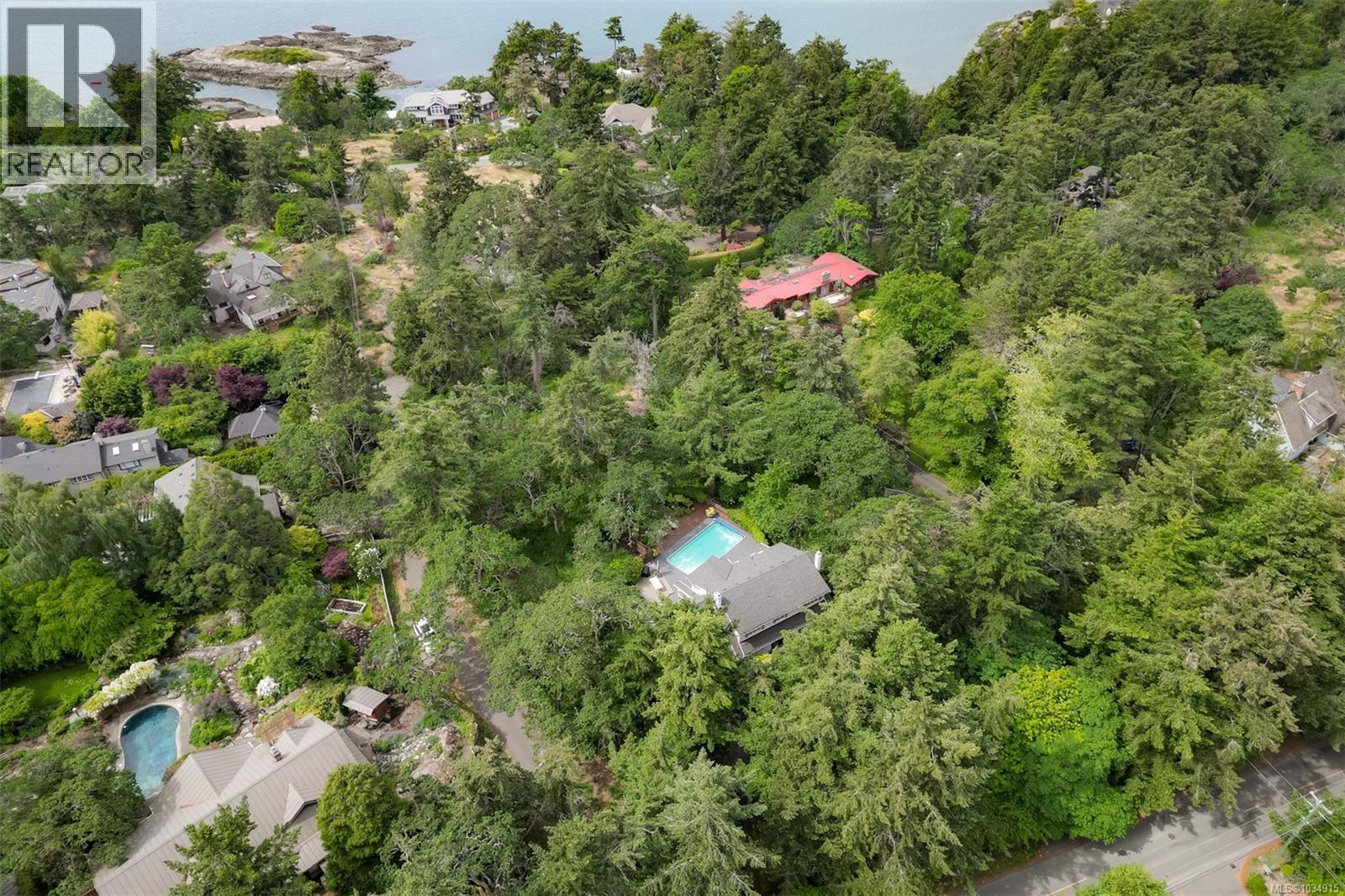 2861 Tudor Ave, Saanich