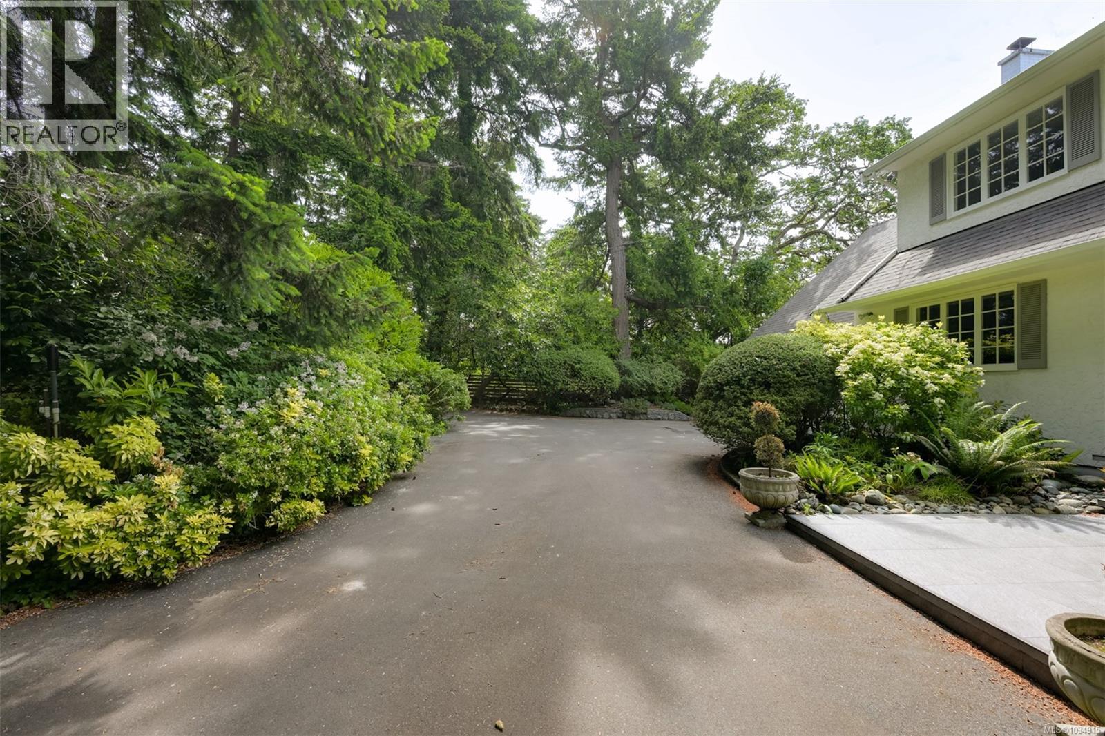 2861 Tudor Ave - 66