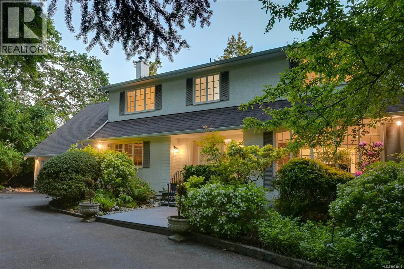 2861 Tudor Ave, Saanich