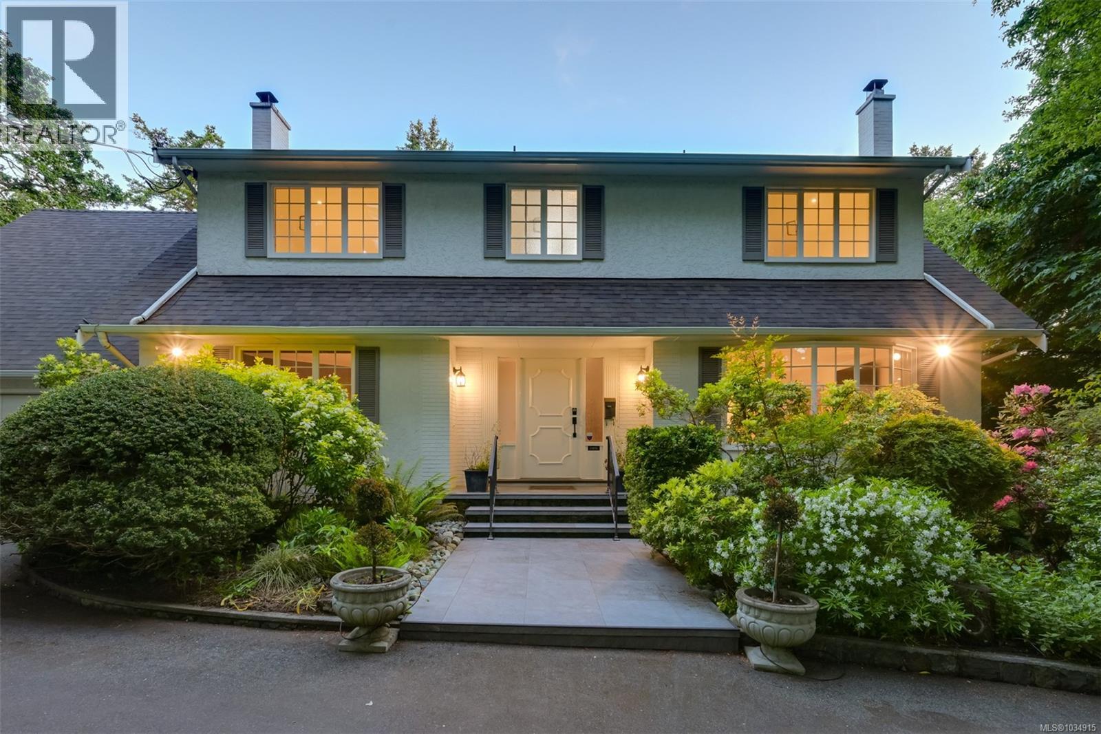 2861 Tudor Ave, Saanich