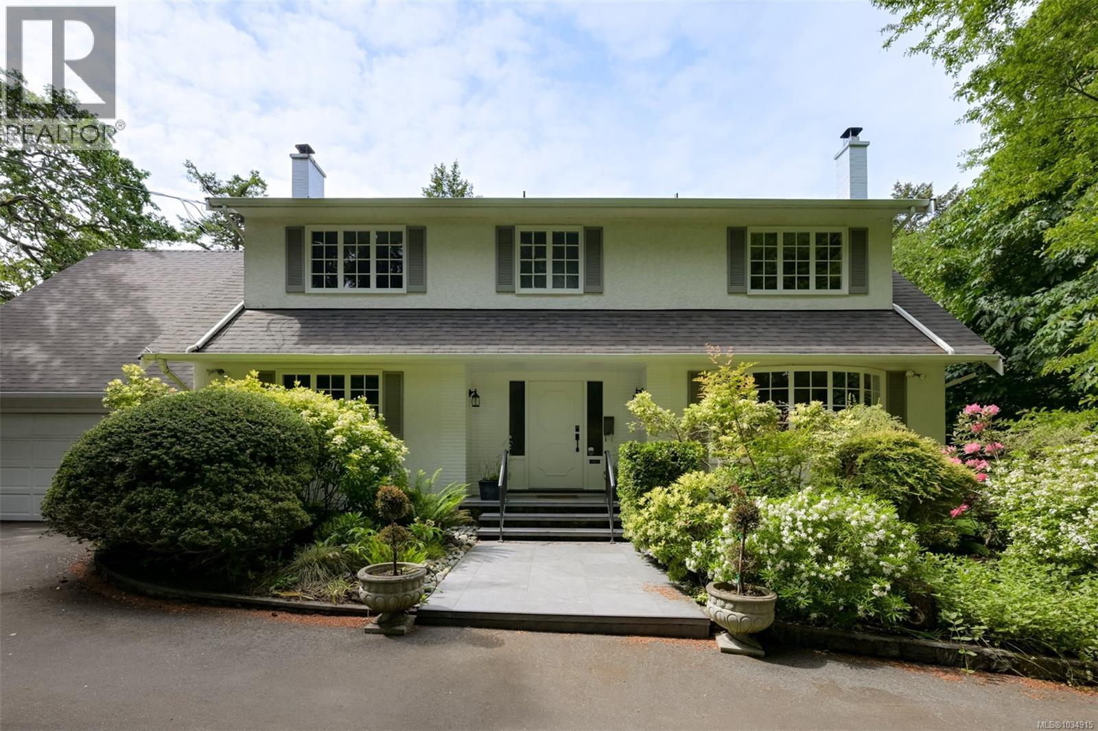 2861 Tudor Ave, Saanich