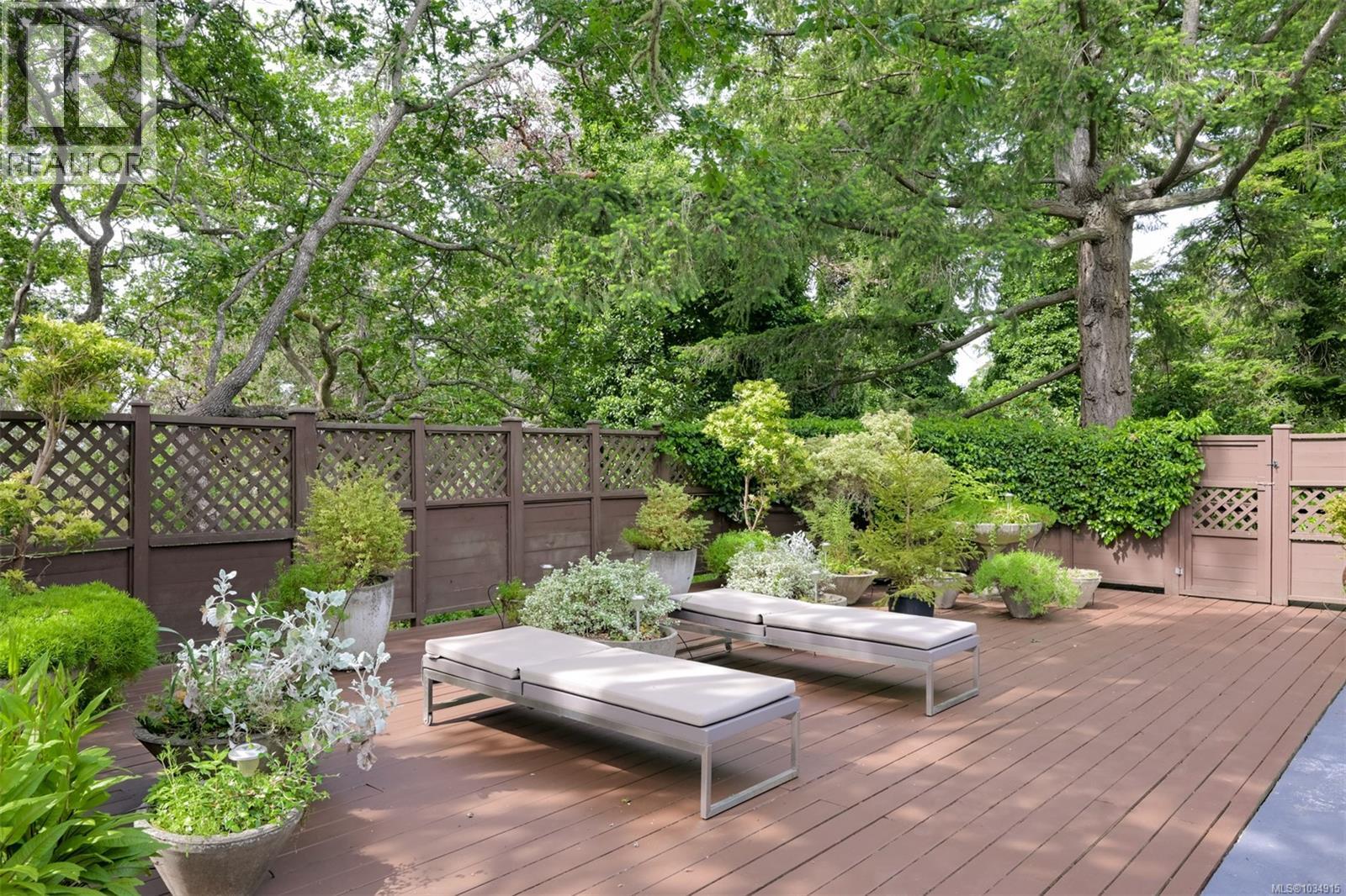 2861 Tudor Ave, Saanich
