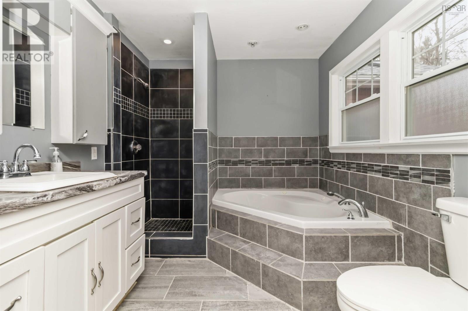 91 Meadowbrook Drive - 11