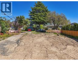 2936 Queenston St, Saanich, BC V8R4P5 Photo 11