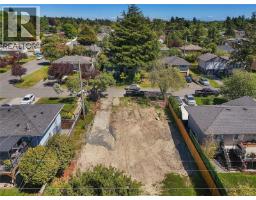 2936 Queenston St, Saanich, BC V8R4P5 Photo 12