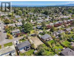 2936 Queenston St, Saanich, BC V8R4P5 Photo 14
