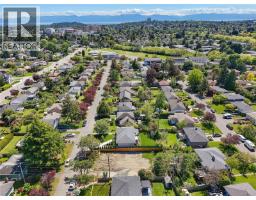 2936 Queenston St, Saanich, BC V8R4P5 Photo 16