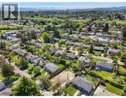 2936 Queenston St, Saanich, BC V8R4P5 Photo 17