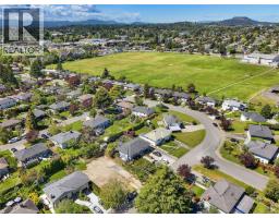 2936 Queenston St, Saanich, BC V8R4P5 Photo 19