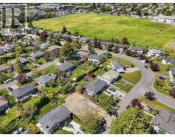 2936 Queenston St, Saanich, BC V8R4P5 Photo 21