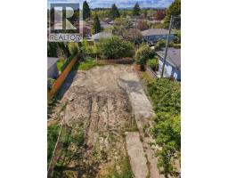 2936 Queenston St, Saanich, BC V8R4P5 Photo 8