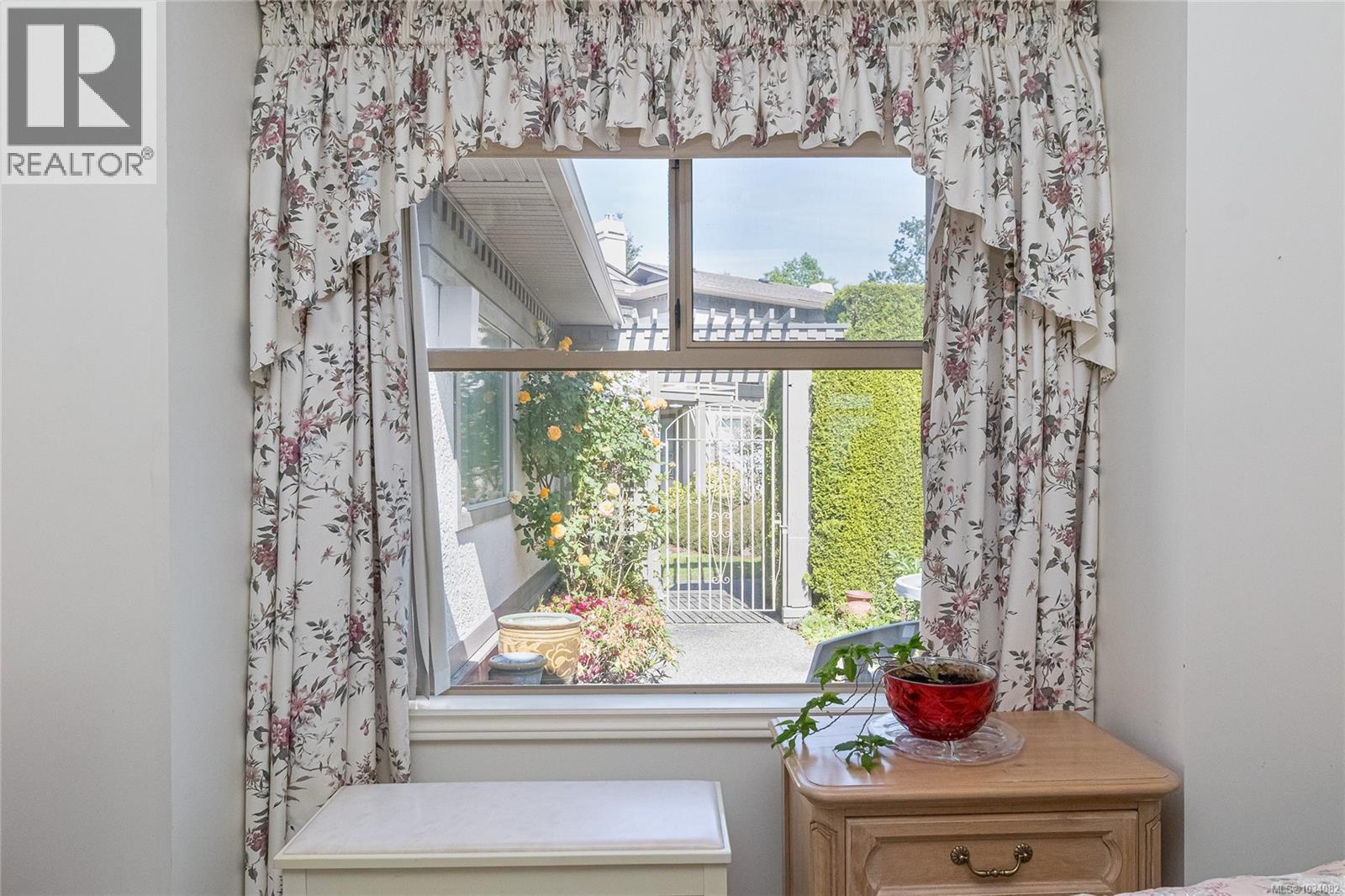 5 4300 Stoneywood Lane, Saanich