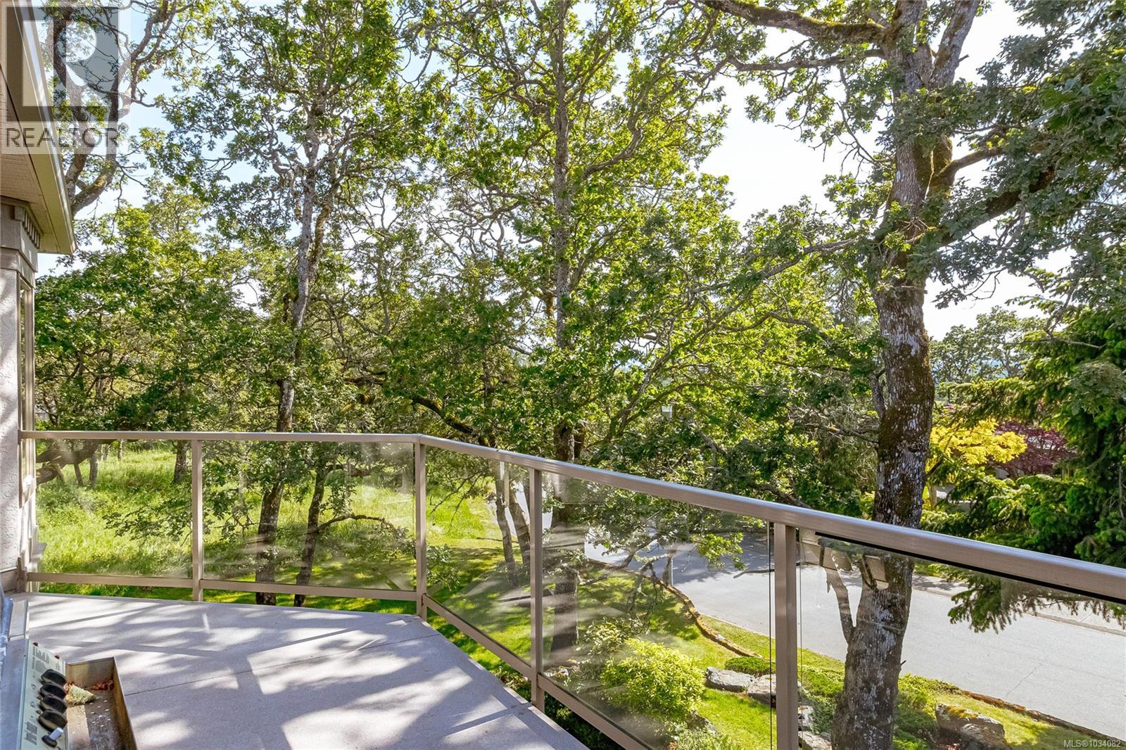 5 4300 Stoneywood Lane, Saanich