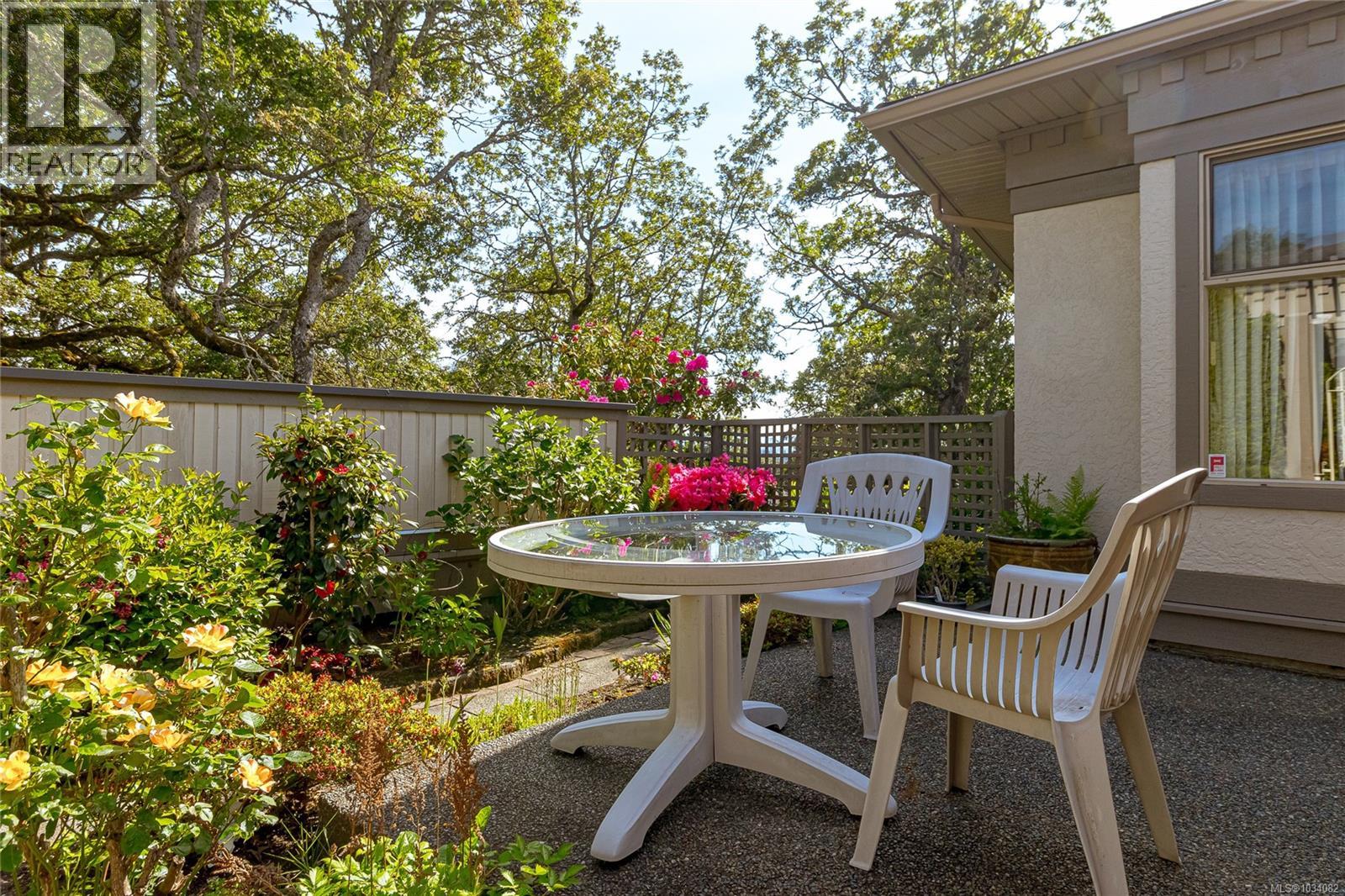 5 4300 Stoneywood Lane, Saanich
