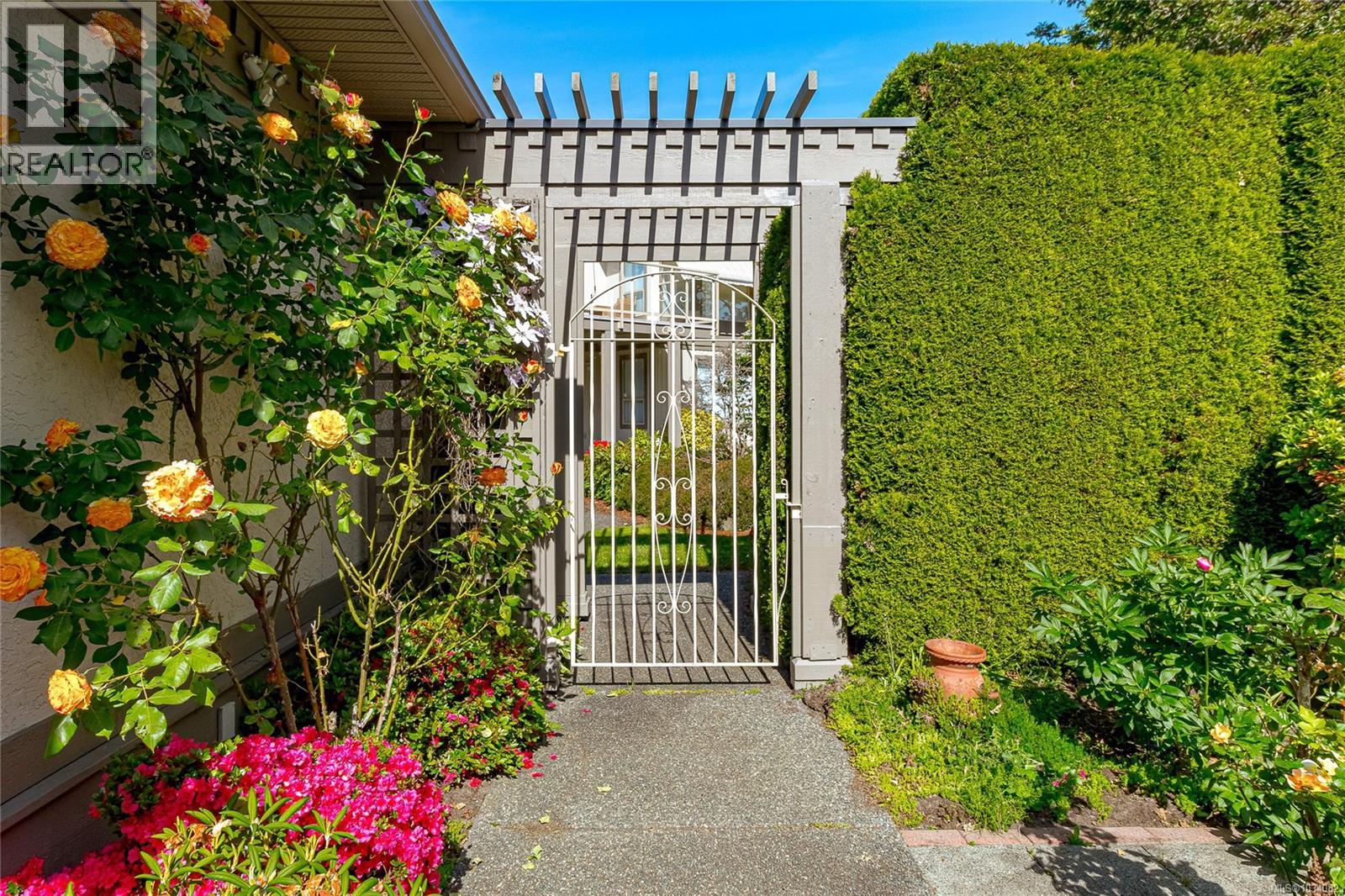 5 4300 Stoneywood Lane, Saanich