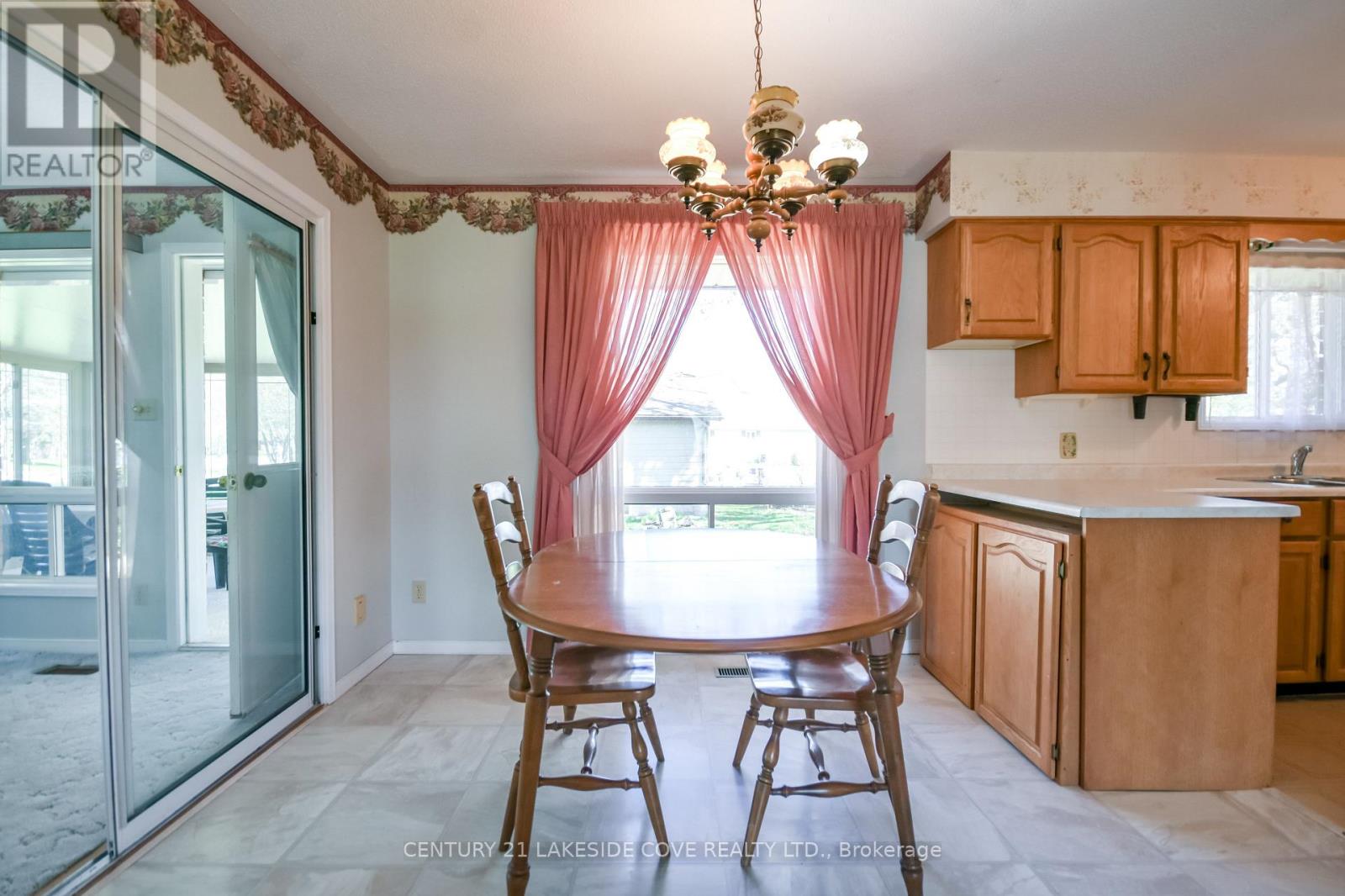 2 LANTERN COURT - 10