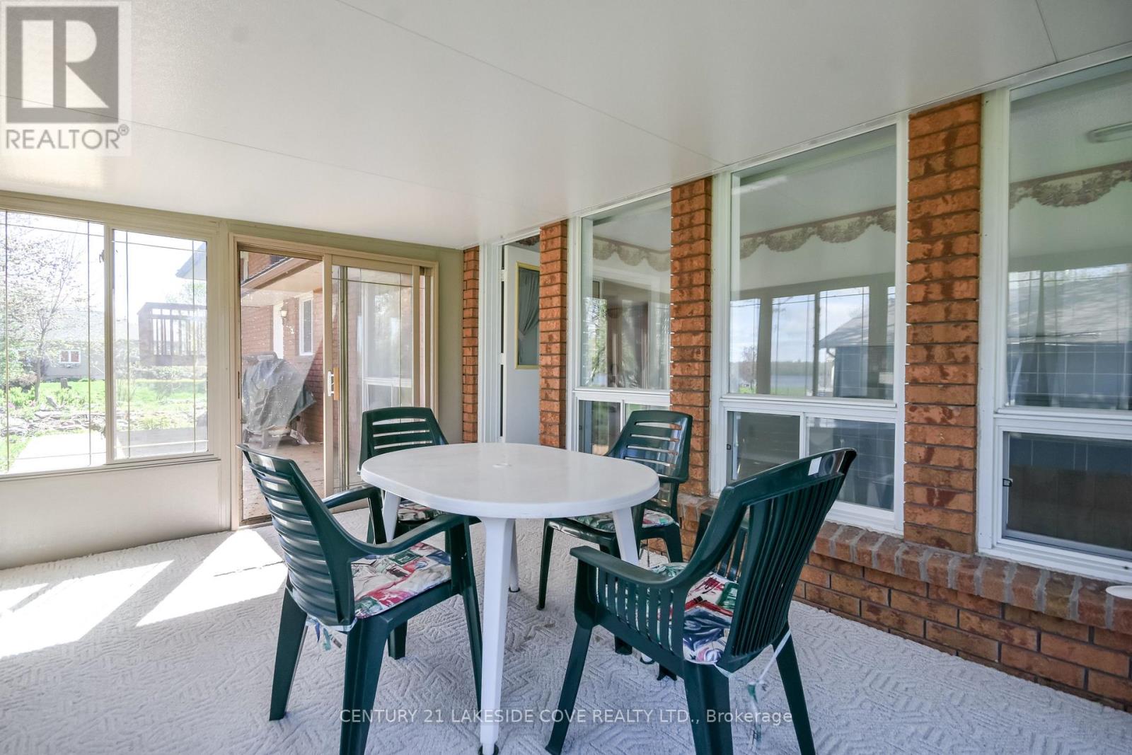 2 LANTERN COURT - 20