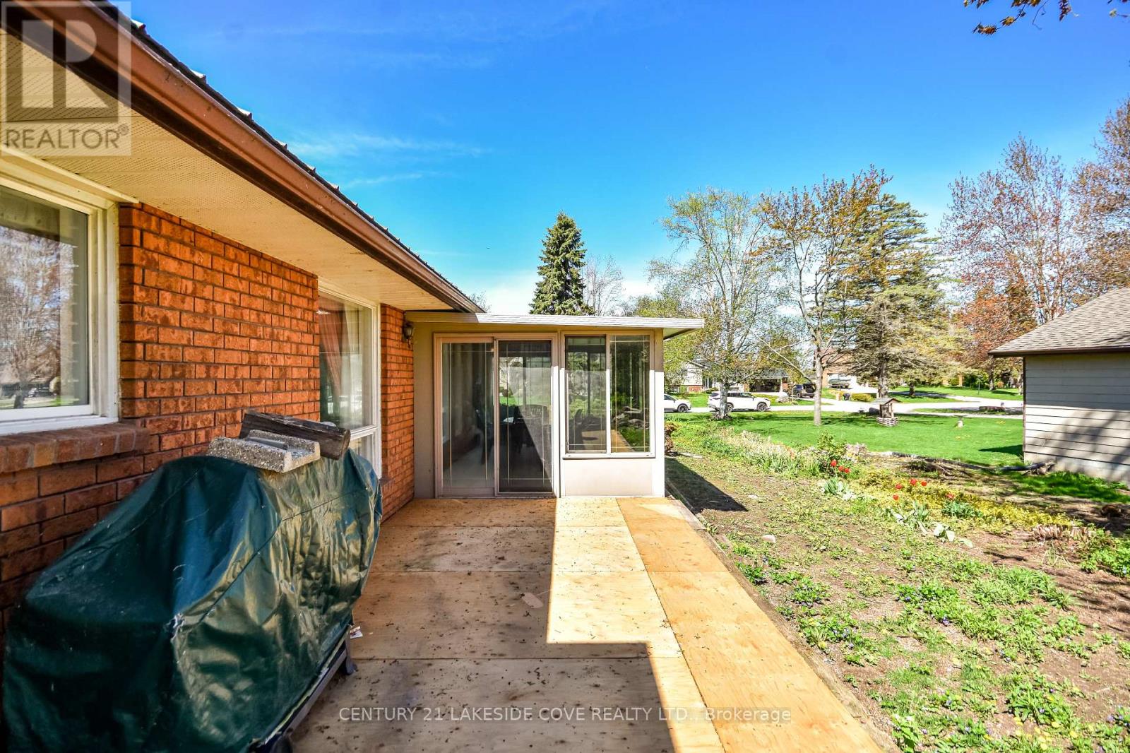 2 LANTERN COURT - 37