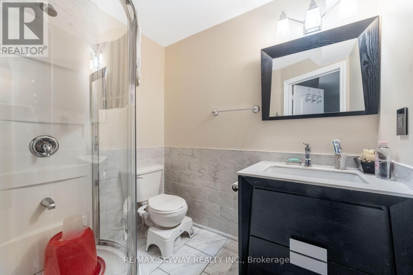 32 LADY BELLE CRESCENT - 43