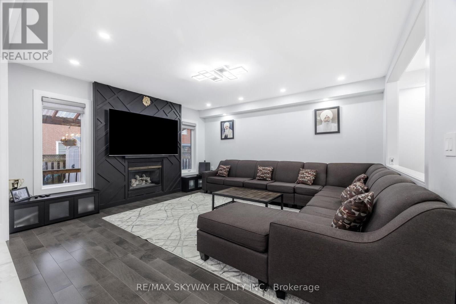 32 LADY BELLE CRESCENT - 9