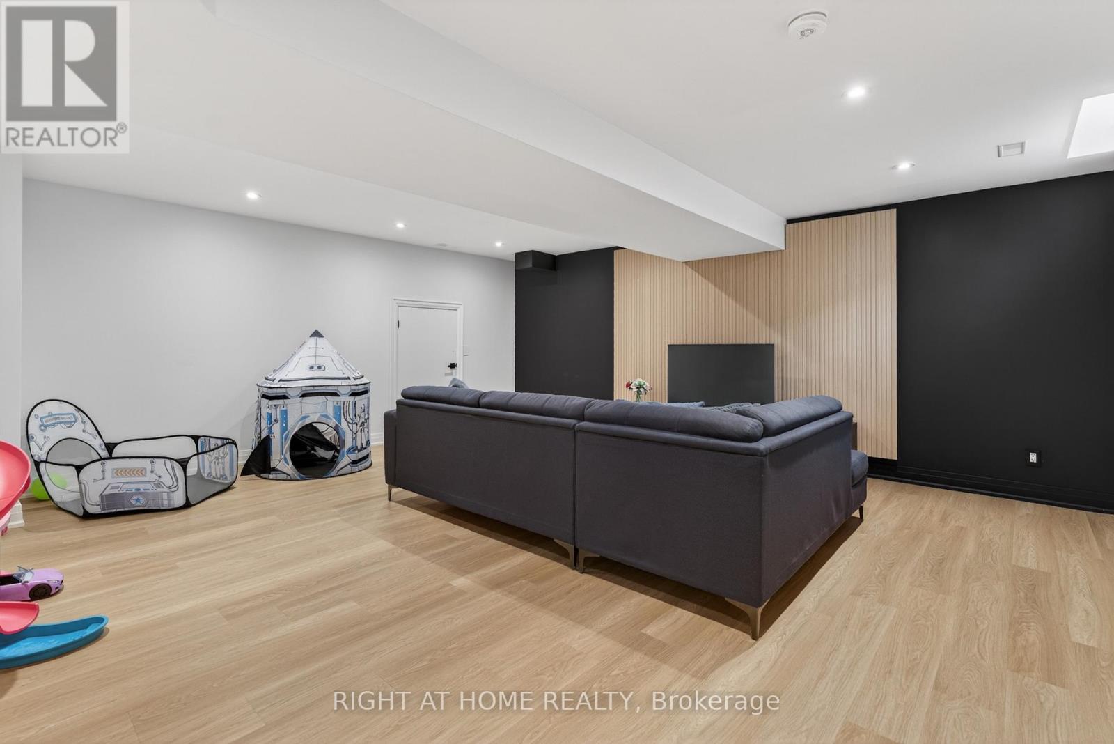 17 EXBURY ROAD - 37