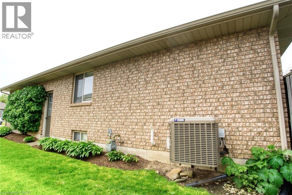 7 SPRUCE GROVE Court - 39