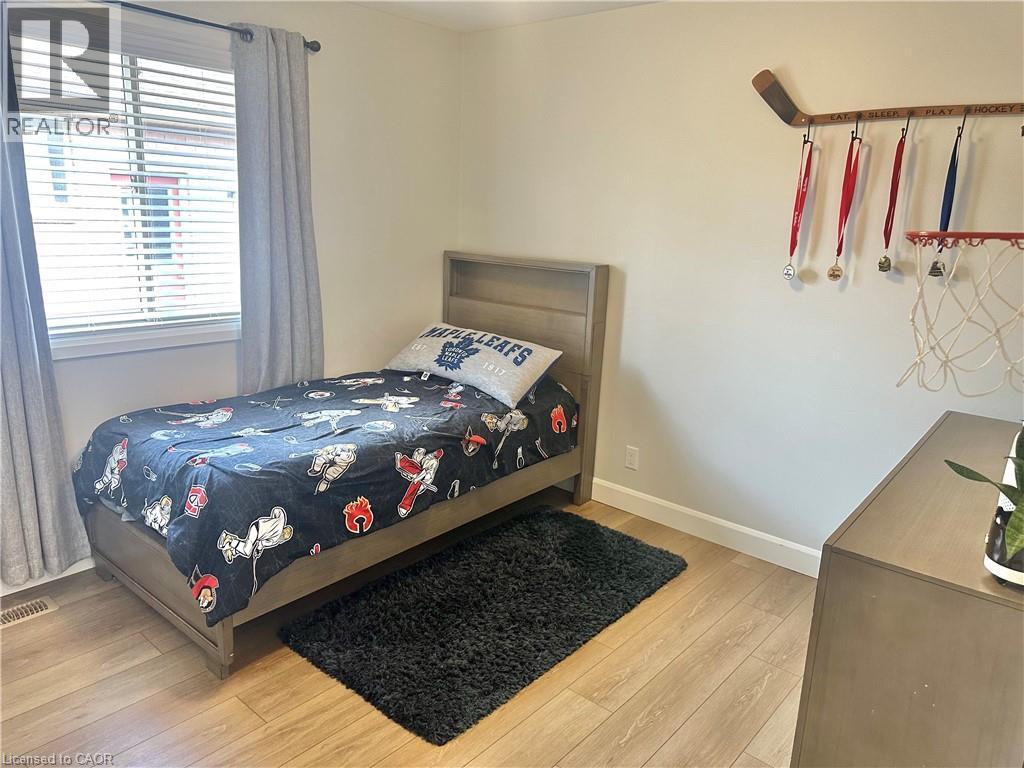 7 SPRUCE GROVE Court - 18