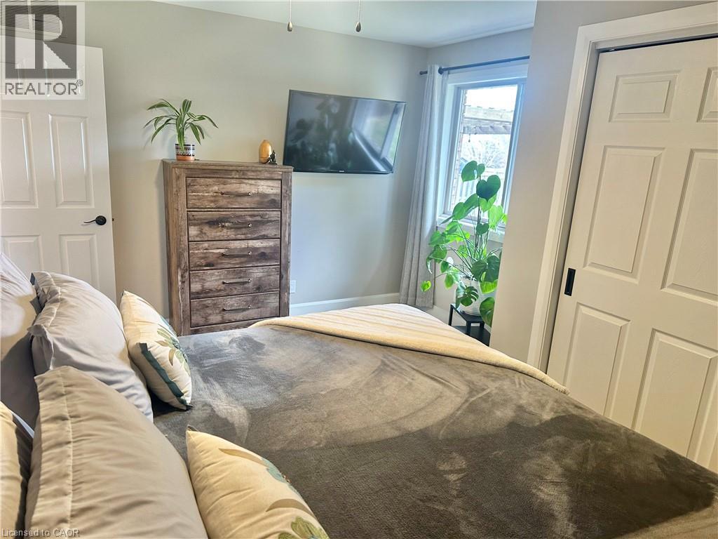7 SPRUCE GROVE Court - 16