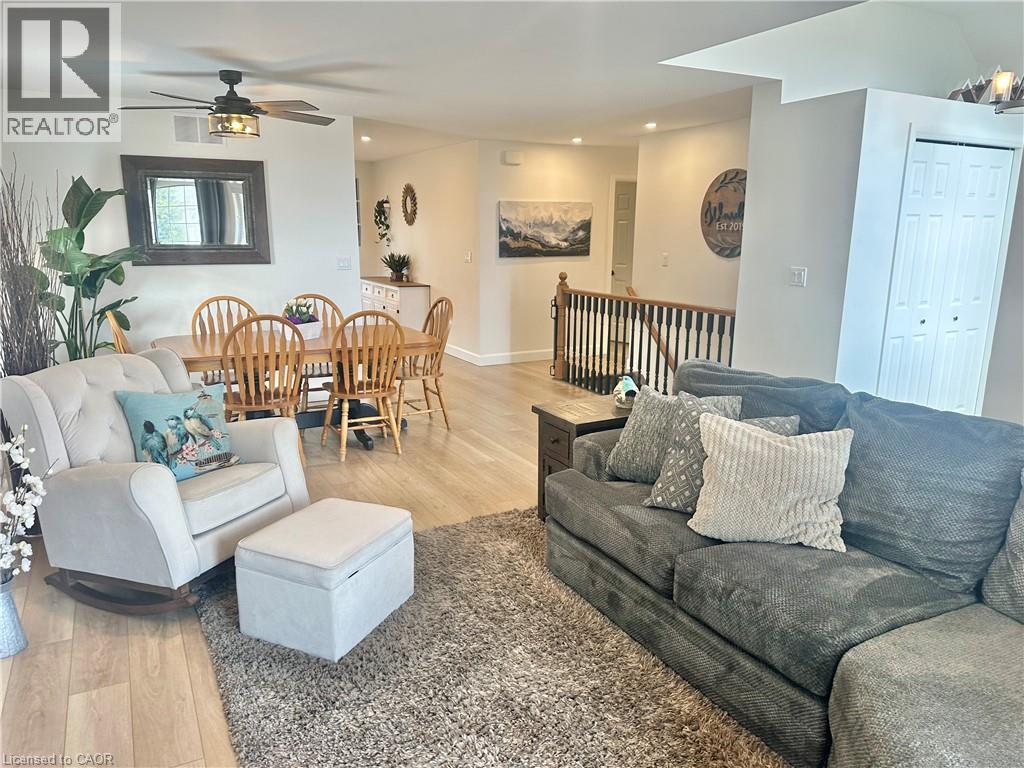 7 SPRUCE GROVE Court - 7