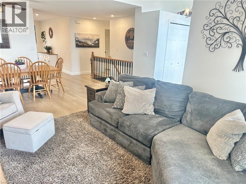 7 SPRUCE GROVE Court - 9
