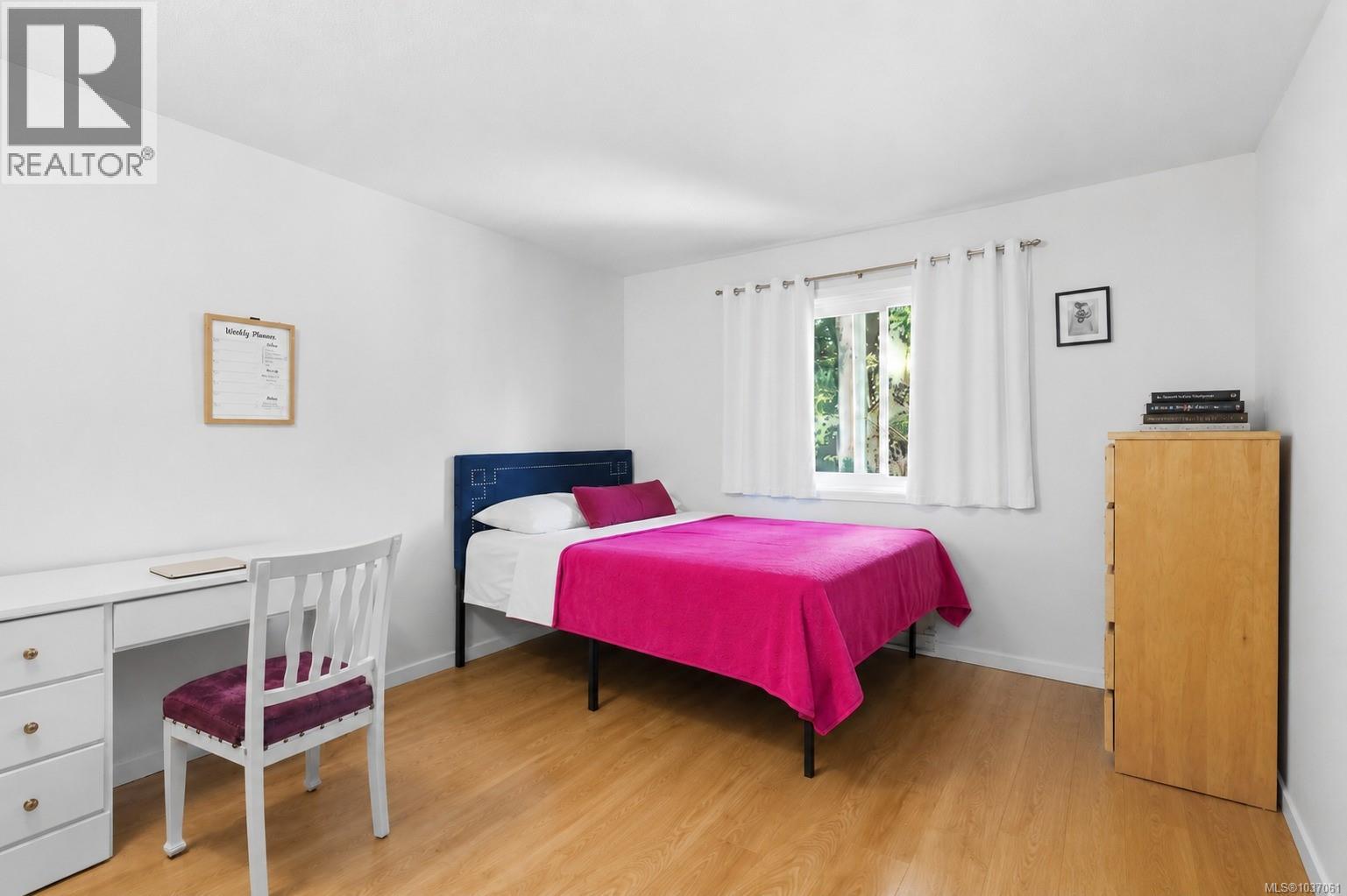 #314 3235 Quadra St - 9