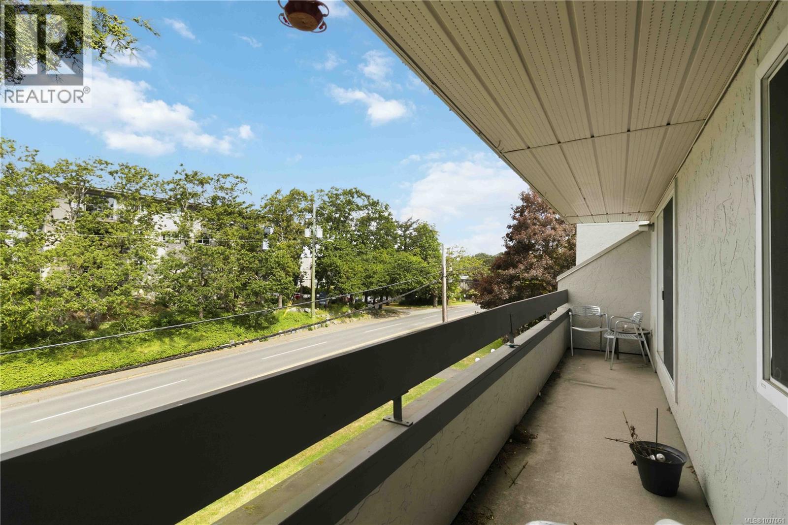#314 3235 Quadra St - 15