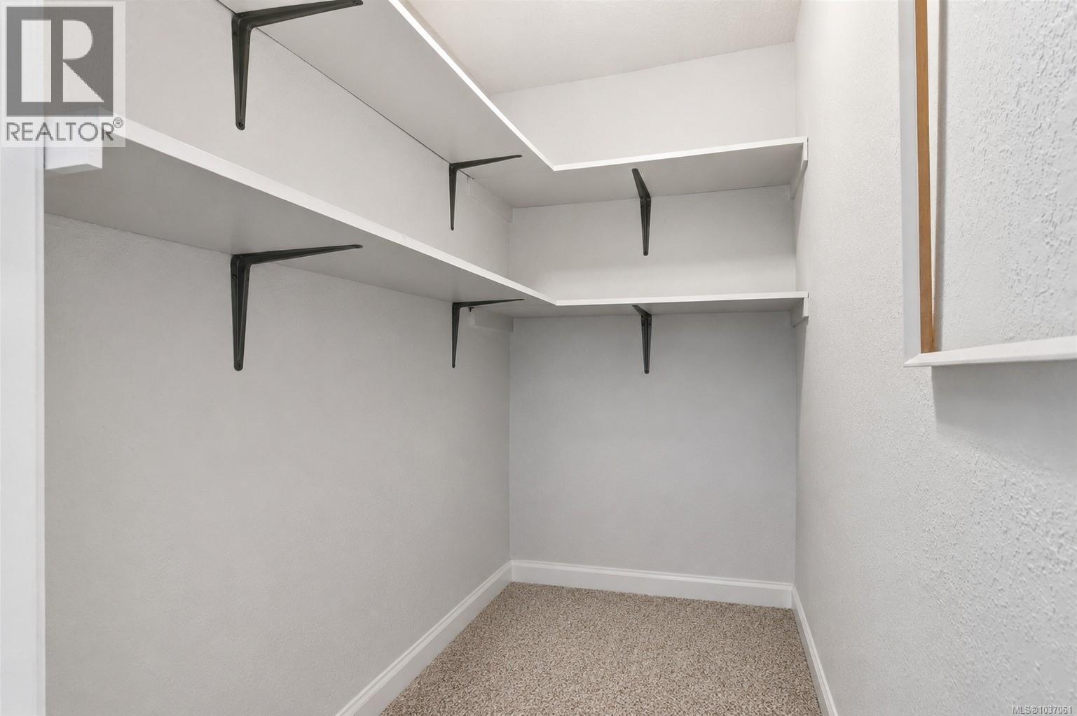 #314 3235 Quadra St - 13