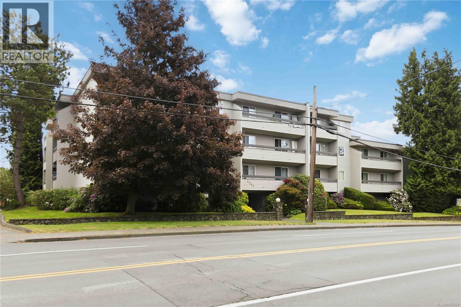 #314 3235 Quadra St - 2