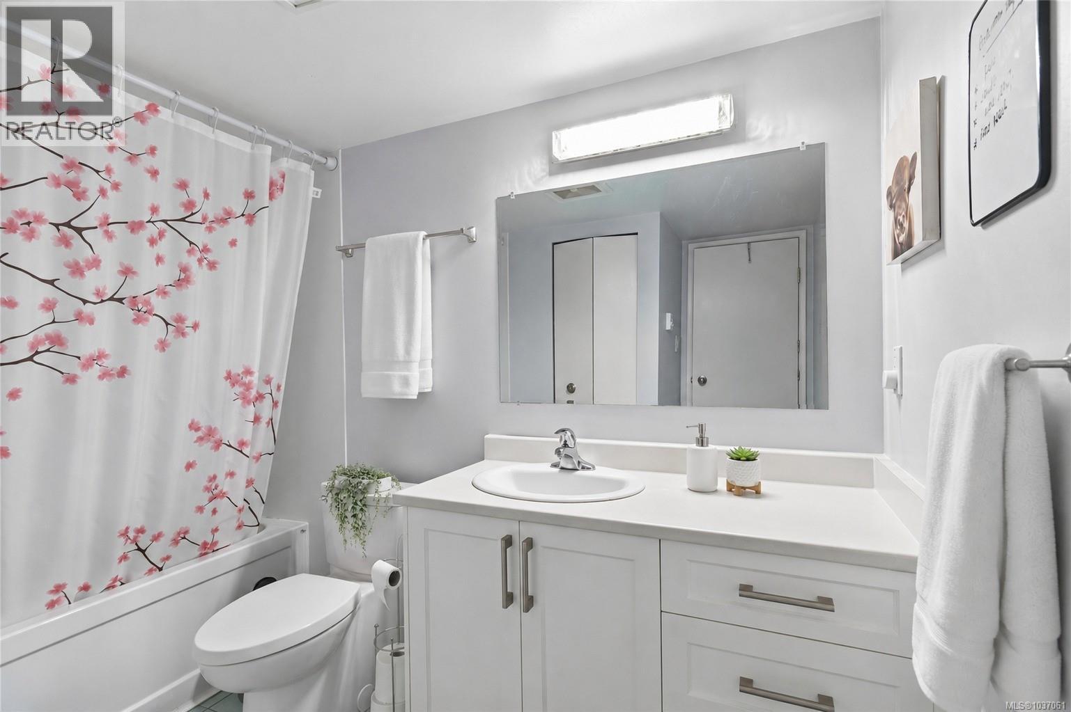 #314 3235 Quadra St - 11