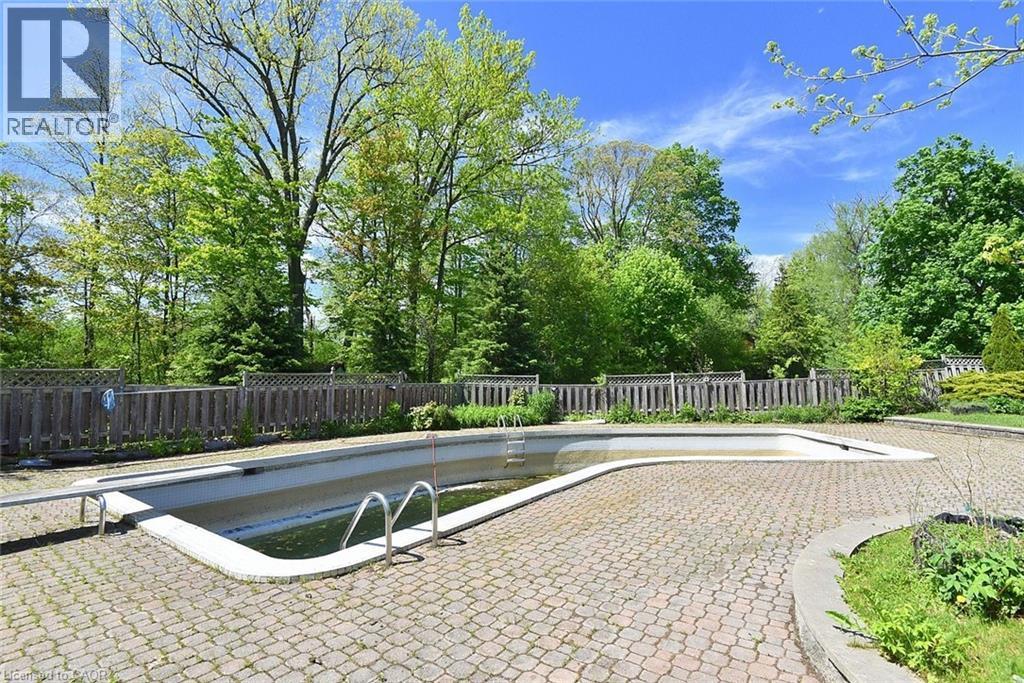 938 COURTLAND Drive - 39