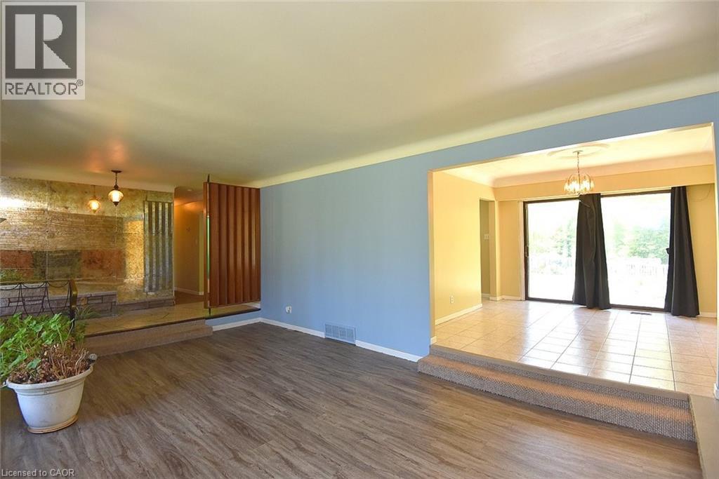 938 COURTLAND Drive - 10