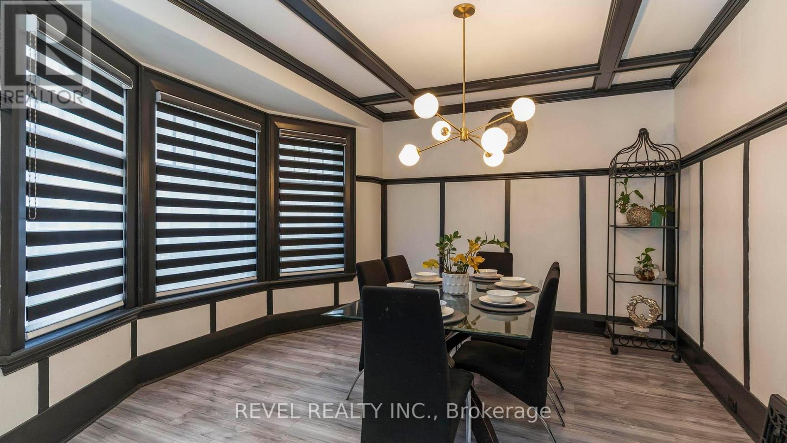 693 QUEENS AVENUE - 10