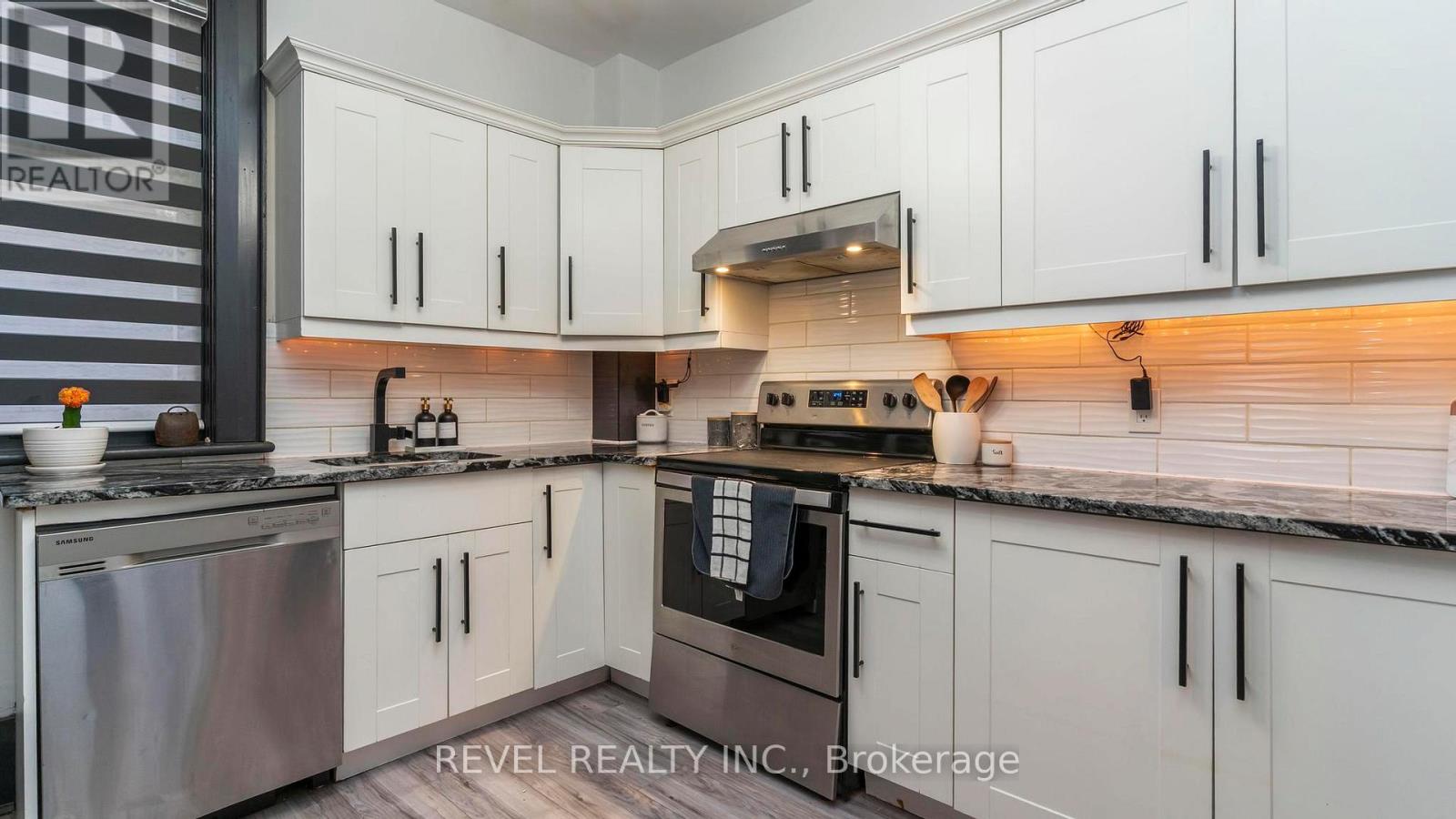 693 QUEENS AVENUE - 13