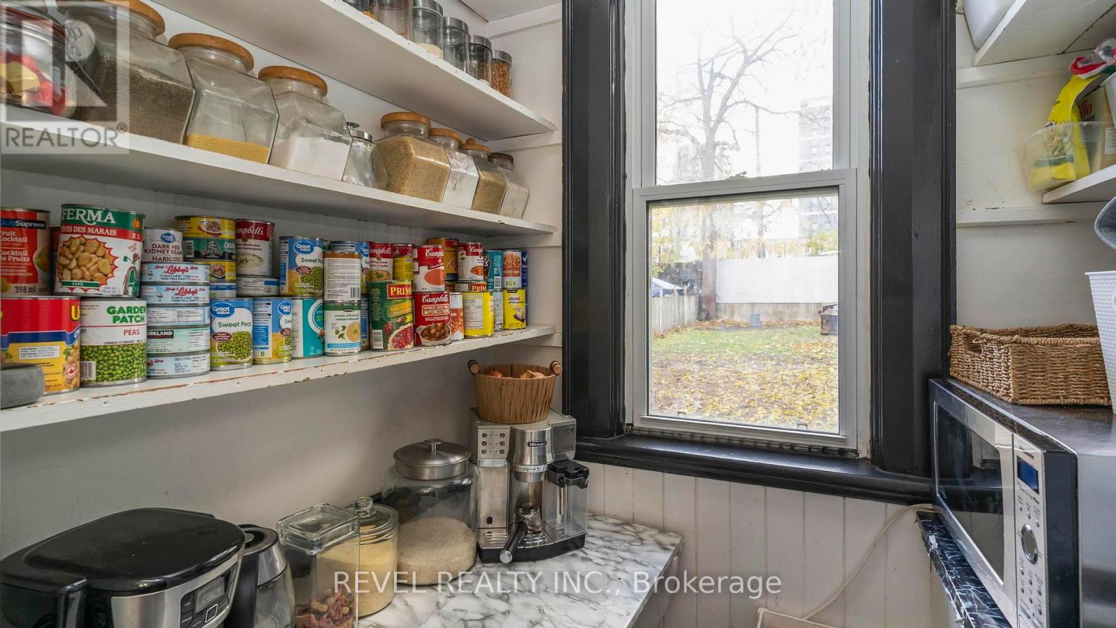 693 QUEENS AVENUE - 16