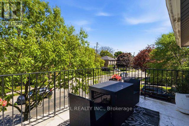 693 QUEENS AVENUE - 20