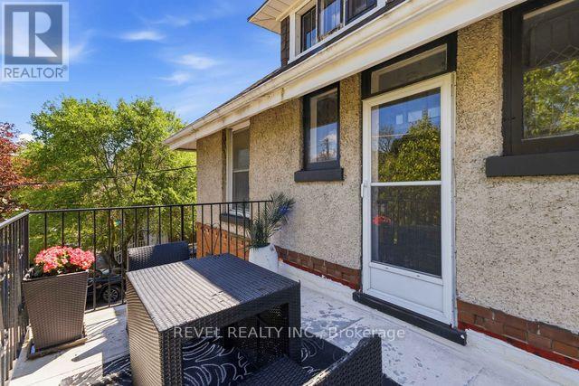 693 QUEENS AVENUE - 21